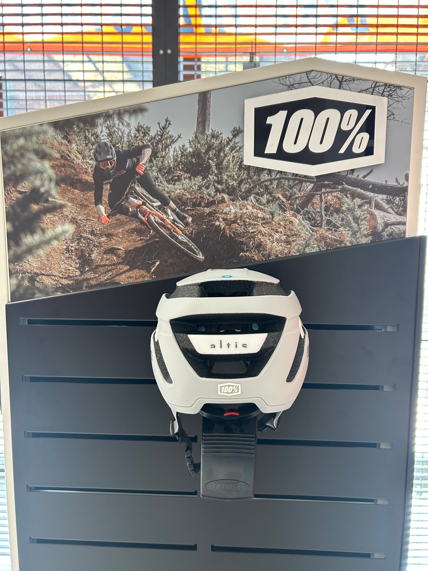 100% - CASCO ALTIS GRAVEL