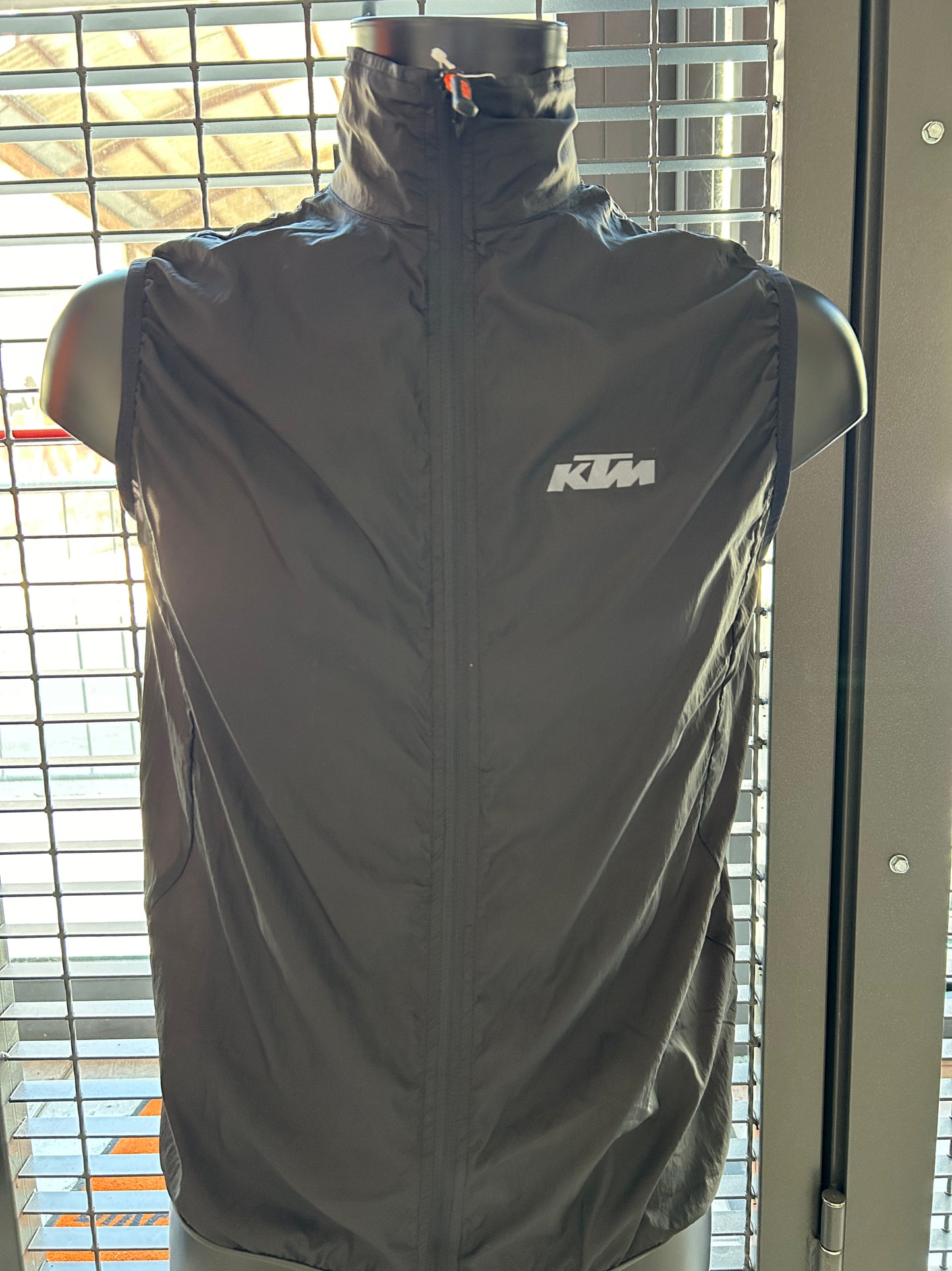 FACTORY LINE WINDBREAKER SLEEVELESS