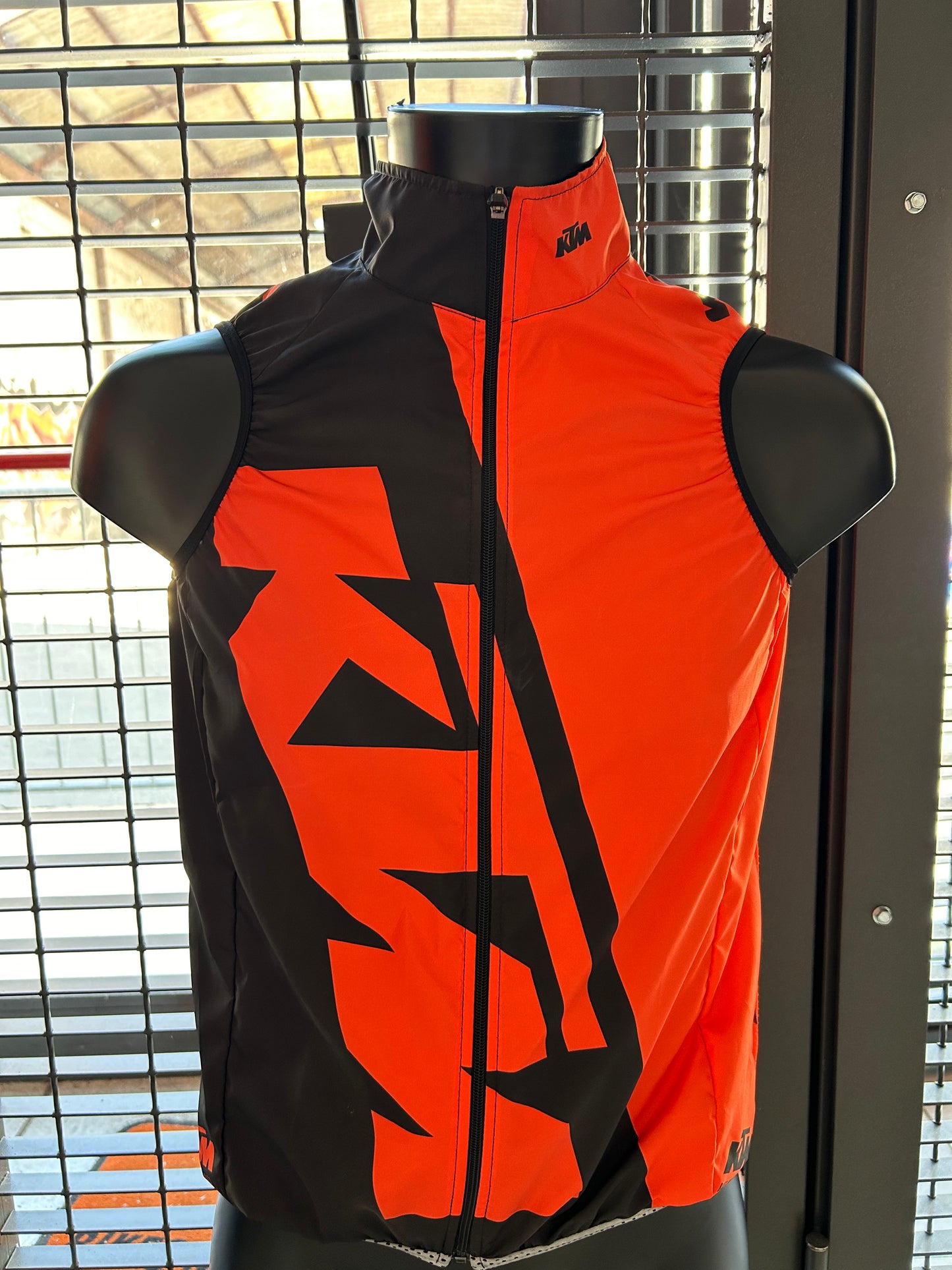 FACTORY TEAM WINDBREAKER SLEEVELESS